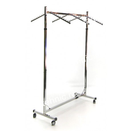 Stender cromat, reglabil pe inaltime, cu talpa in forma de “T” si roti negre din plastic